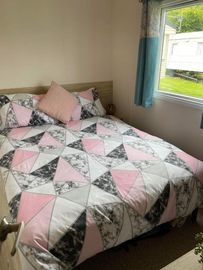 32 Elm Walk Hotel Whitley Bay Bagian luar foto